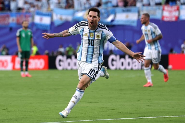 2026-06-17T012417Z_514006236_UP1EM6H03WFV5_RTRMADP_3_SOCCER-WORLDCUP-ARG-DZA-1781659551